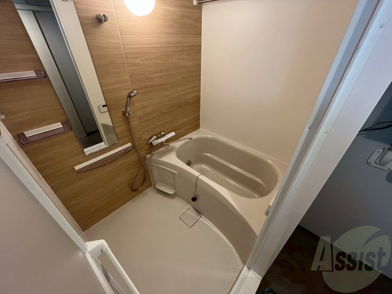 バス・シャワールーム　ユニットバスです。疲れを癒すのに欠かせませんね！