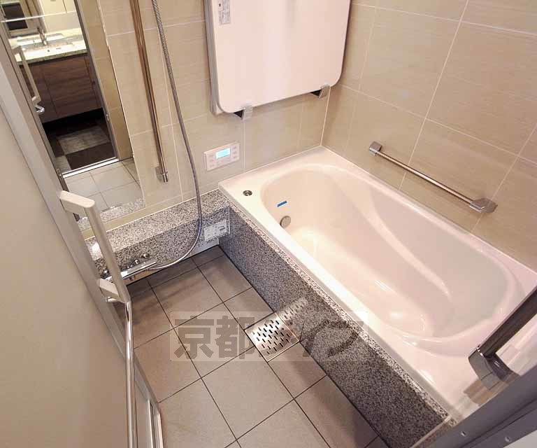 バス・シャワールーム　ロングバスタブのくつろぎバスタイム・