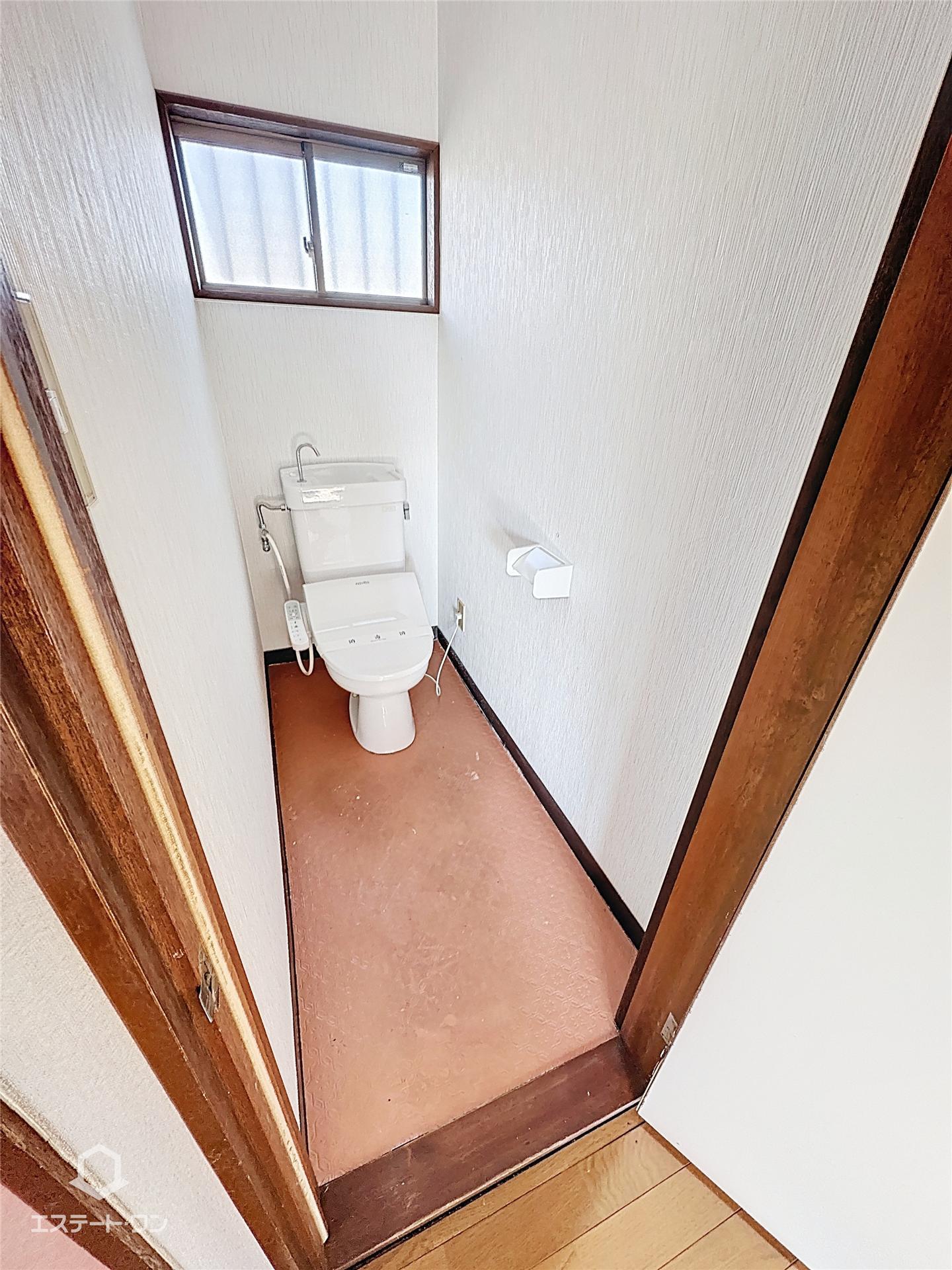 トイレ　トイレに窓があるので換気ができます！