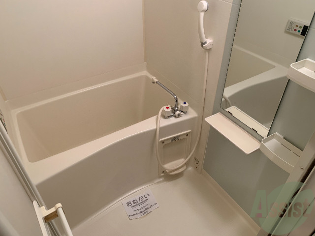 バス・シャワールーム　ゆったりくつろげる広さのあるお風呂となっております