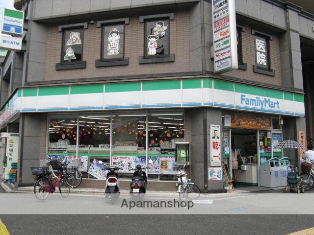 コンビニ　ファミリーマート（コンビニ）まで584m