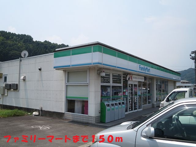 コンビニ　ファミリーマート　野津原店（コンビニ）まで63m