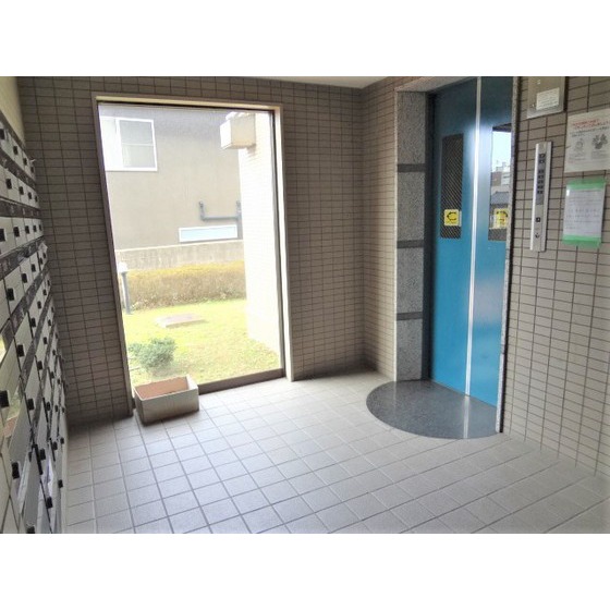 エントランス　エレベーターホール