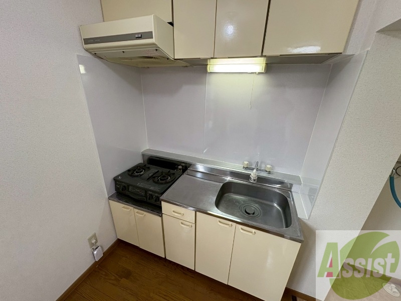 キッチン　キッチンです。一人暮らしなら十分な大きさですね。