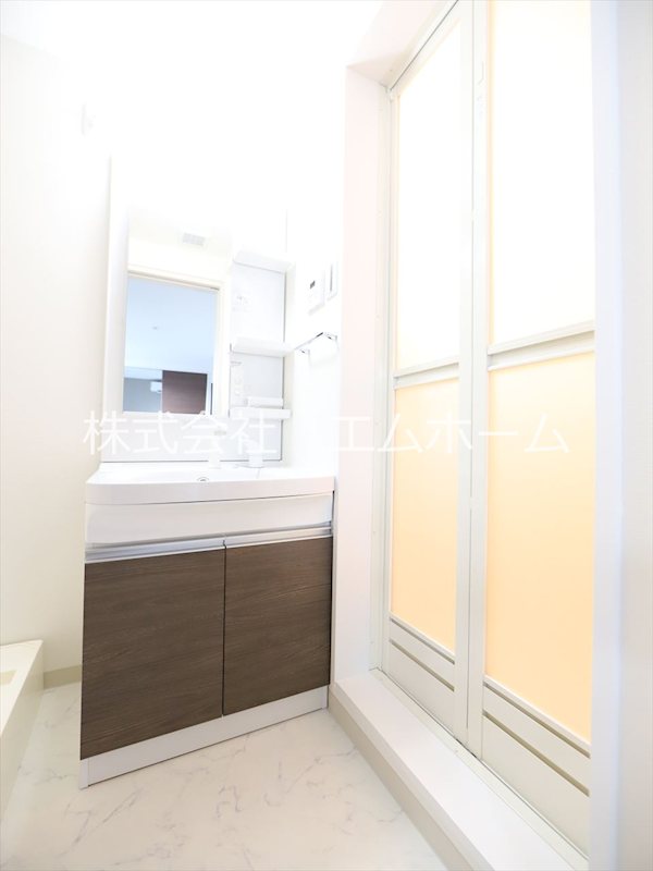 洗面設備　脱衣所　独立洗面台（シャンプードレッサー付）