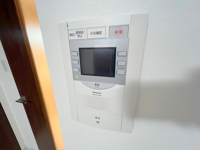 セキュリティ　TVモニターホンで来客が誰か確認してから開けて下さいね