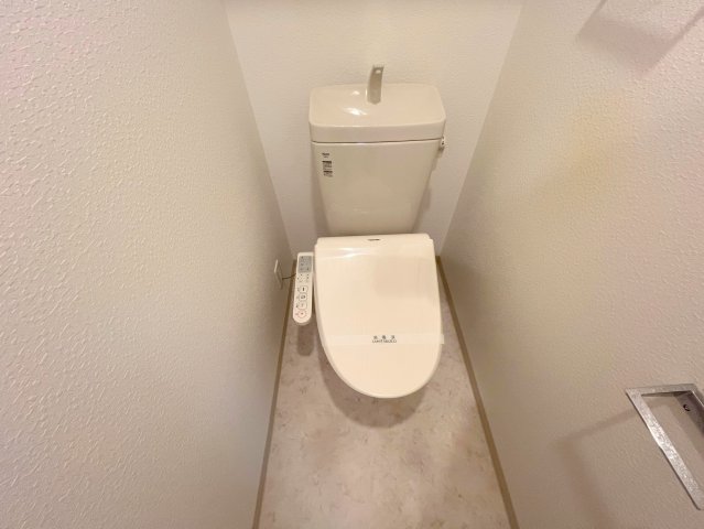 トイレ　綺麗なトイレにはウォシュレット標準装備です。