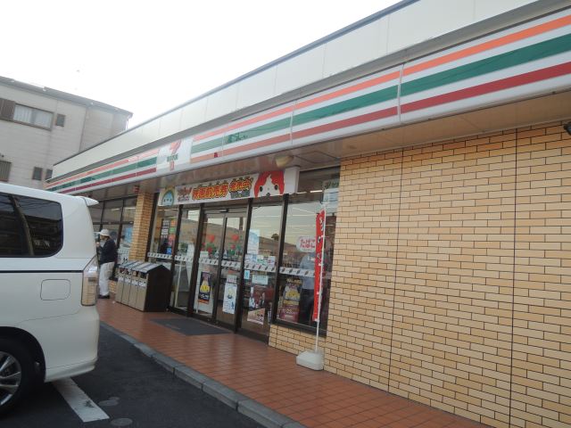 コンビニ　セブンイレブン（コンビニ）まで620m