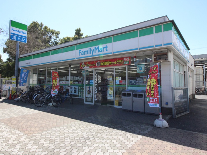 コンビニ　ファミリーマート（コンビニ）まで544m