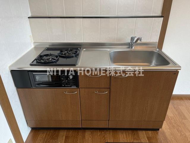 キッチン　コンロ付きのシステムキッチンです！！