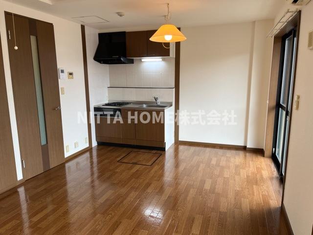 居室・リビング　１１．３帖の広々リビングルームです(^^♪