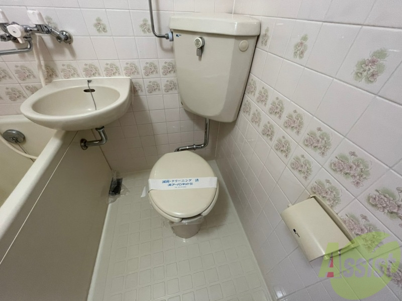 トイレ　こちらはトイレです。清潔感があり、安心して使用できます。