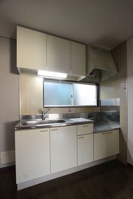 キッチン　同物件別部屋