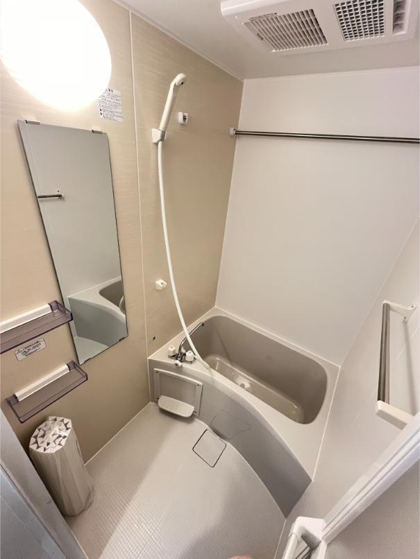 バス・シャワールーム　浴室乾燥を備えたバスルームです。