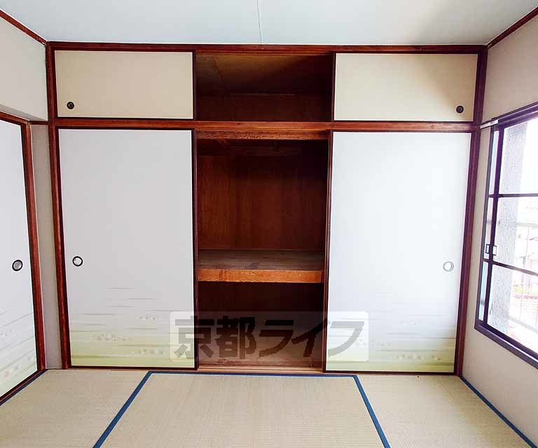 洗面設備　清潔感のある洗面所です。