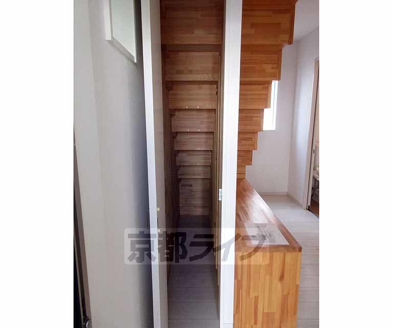 収納　階段下収納です！