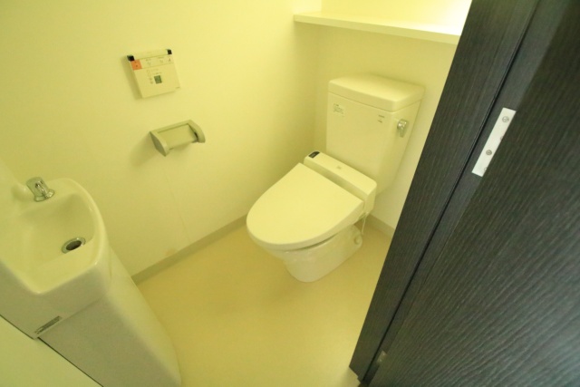 トイレ　※別室の参考写真の為、現況優先です。