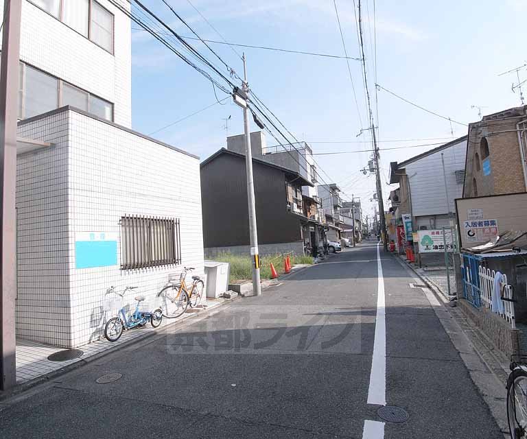 その他　前の道路です。
