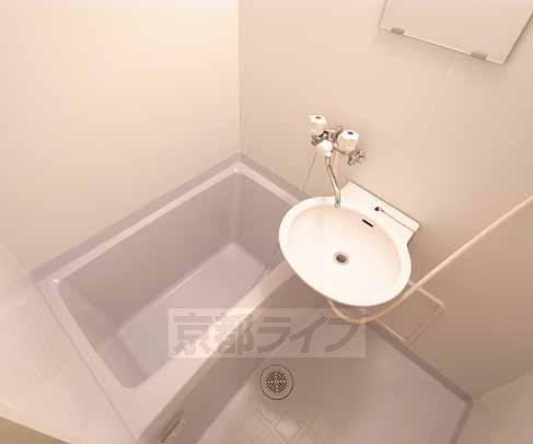 バス・シャワールーム　浴室乾燥機付きのお風呂です。