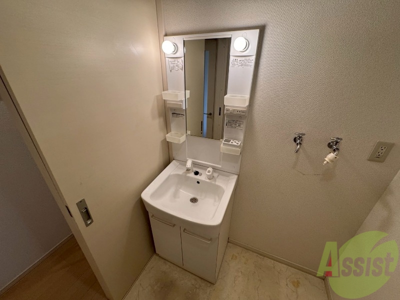 洗面設備　独立洗面台です。大きくてよいですね。シャンプーもできます！