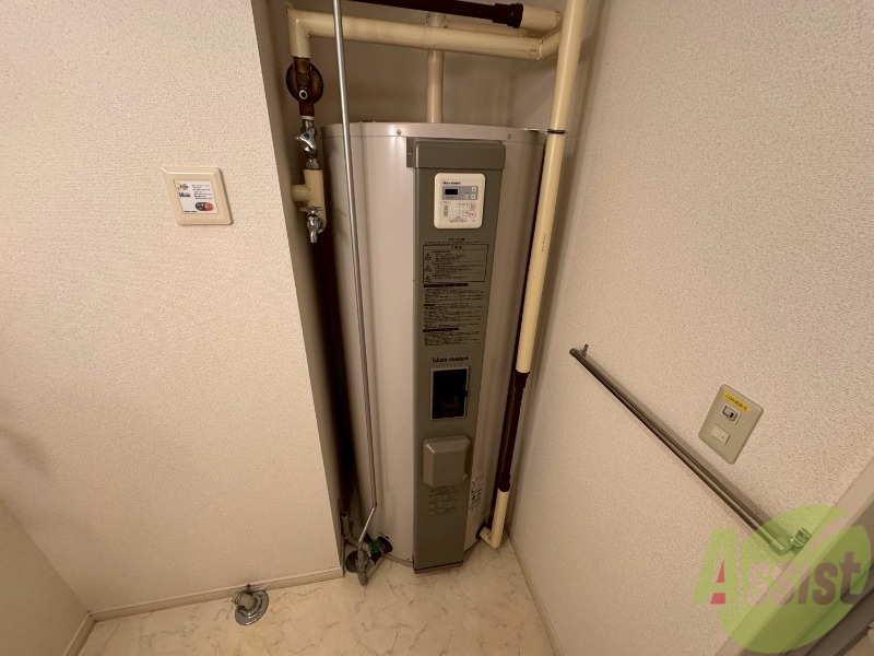 その他設備　こちらの給湯器で、お湯が温まりますよ～。