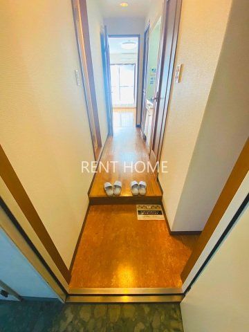 玄関　玄関にシューズボックスもあります。