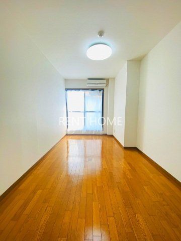 居室・リビング　明るい洋室6.4帖です。