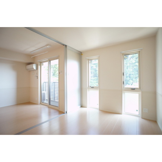 その他部屋・スペース　明るい日差しの室内