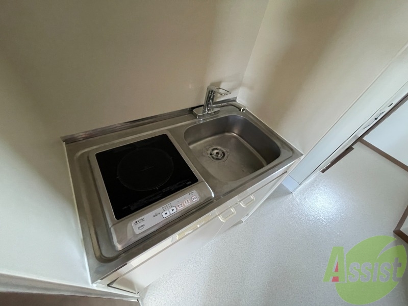 キッチン　キッチンにはコンロが設置済みですぐに料理ができます。