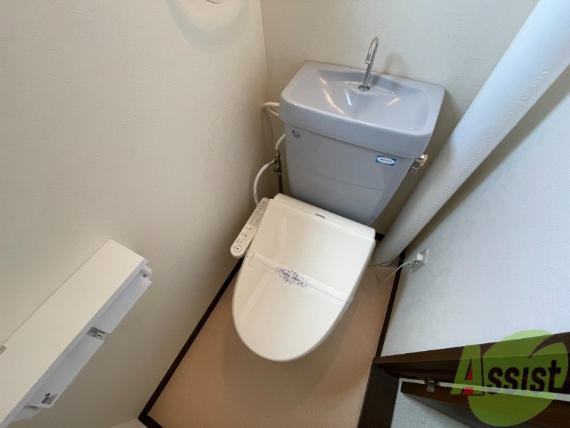 トイレ　トイレは温水洗浄便座なので、快適にお使い頂けます。