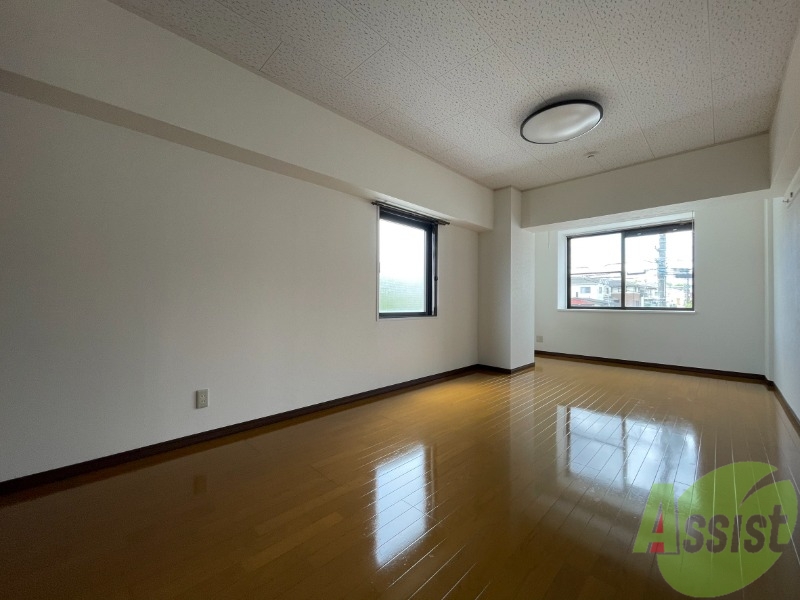 その他部屋・スペース　別角度からの洋室です。日当たりもバッチリです。