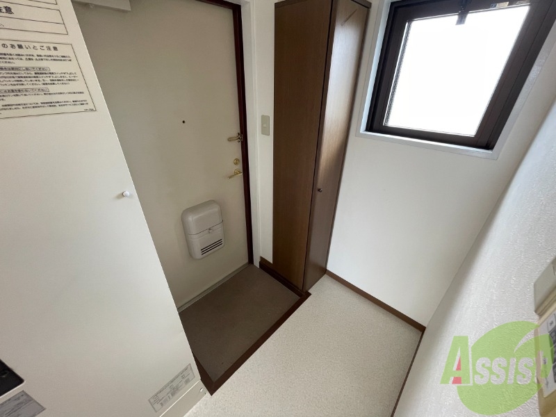 玄関　玄関の様子です。明るい印象ですね。気分もあがりそう。