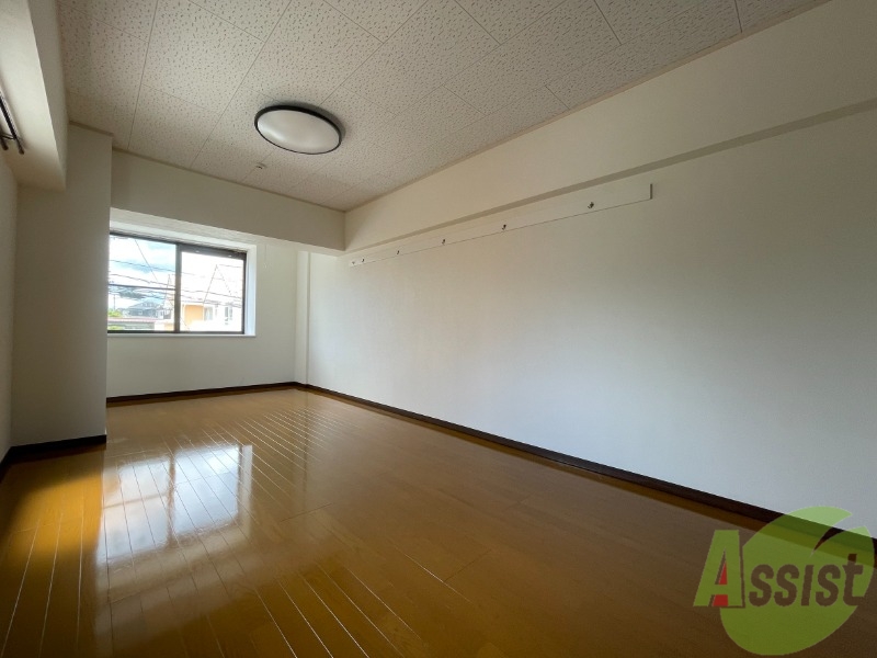 居室・リビング　１０帖の洋室です。寛ぐには十分な広さがありまし１０