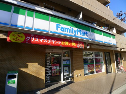 コンビニ　ファミリーマート 滝野川店（コンビニ）まで82m