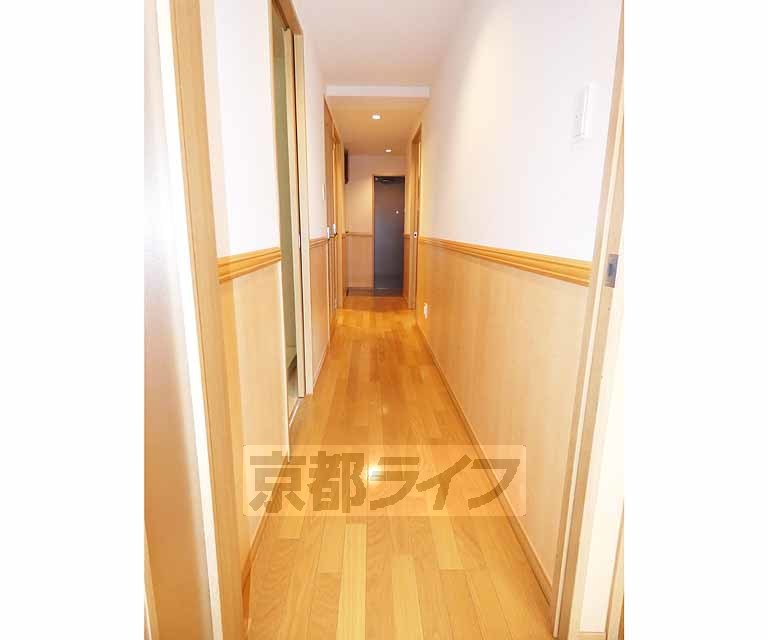 その他部屋・スペース　明るい廊下です