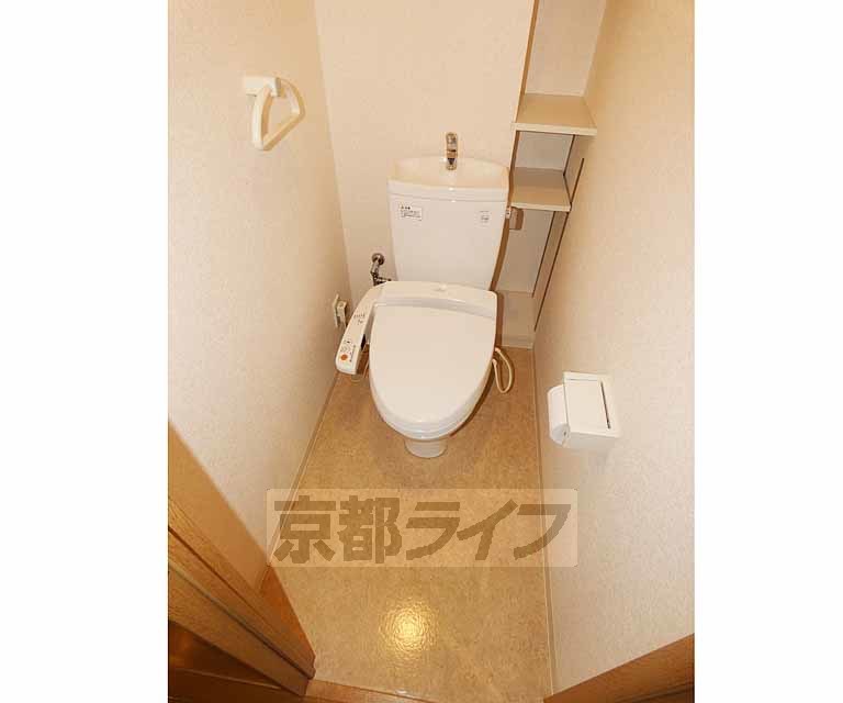 トイレ　ウォシュレットつき