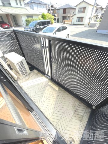 バルコニー　開放的で明るい空間を演出してくれるバルコニーです