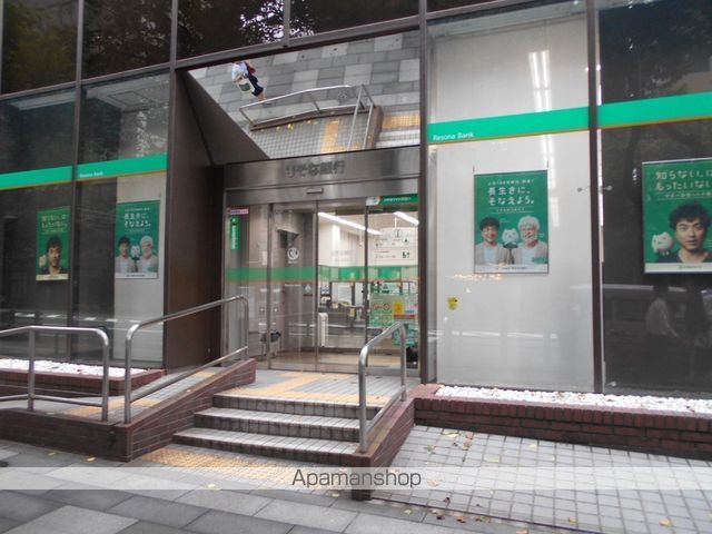 銀行　（株）りそな銀行／市ヶ谷支店（銀行）まで668m