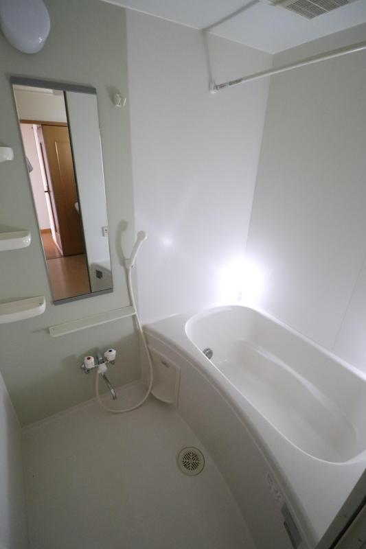 バス・シャワールーム　1　追い焚き機能、浴室乾燥機付きバス