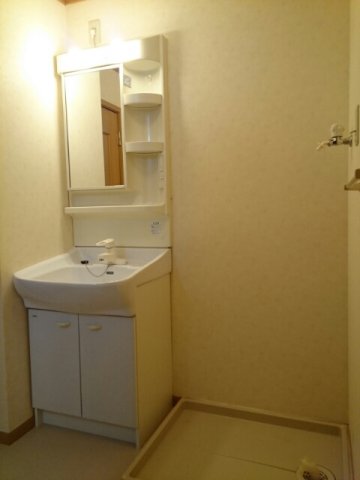 洗面設備　コンパクトで使いやすい洗面所