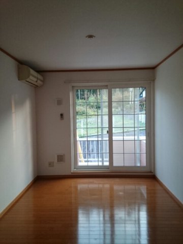 居室・リビング　ゆったり過ごせる居間です