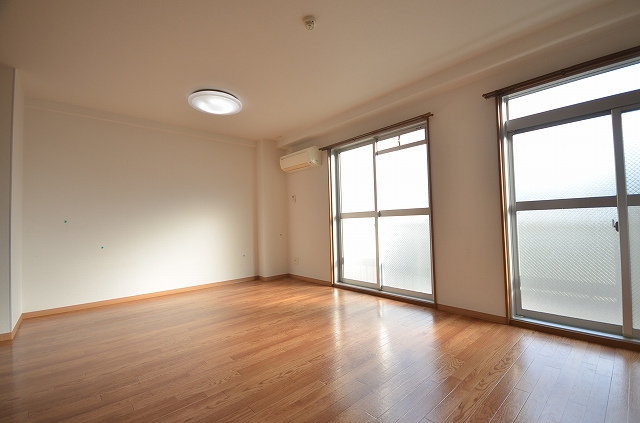 居室・リビング　別号室の写真です