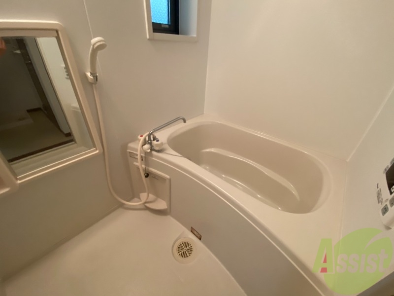 バス・シャワールーム　追い焚き機能が付いているのでいつでも温かいお風呂に入れますよ