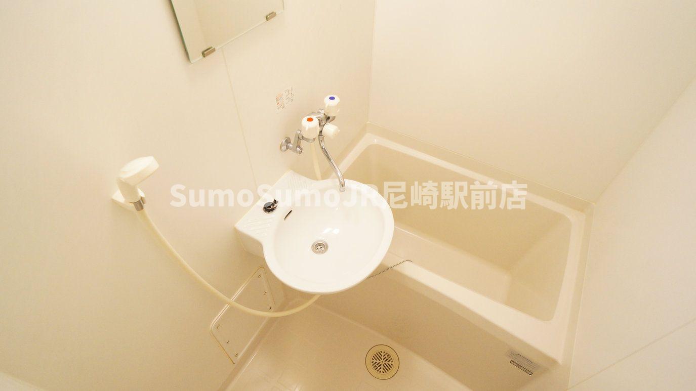 バス・シャワールーム　忙しい朝には欠かせない洗面所です