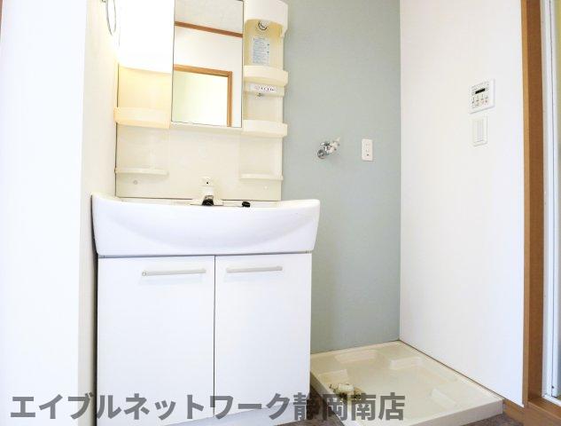 洗面設備　使いやすい洗面所です