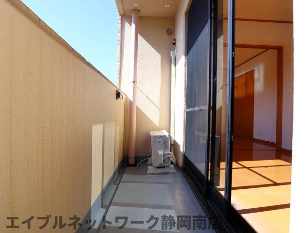 バルコニー　暖かな日差しのふりそそぐバルコニー