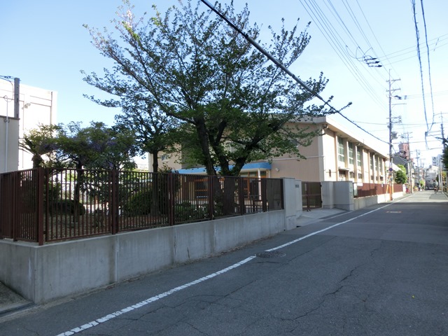 中学校　十三中学校（中学校）まで605m