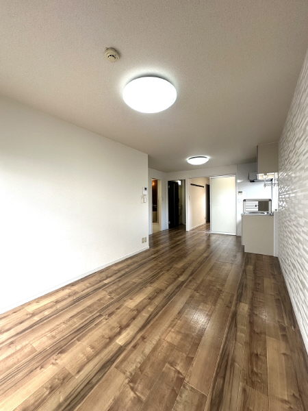 ＪＲ東海道本線 共和駅 徒歩15分 2階建 築41年の居間写真