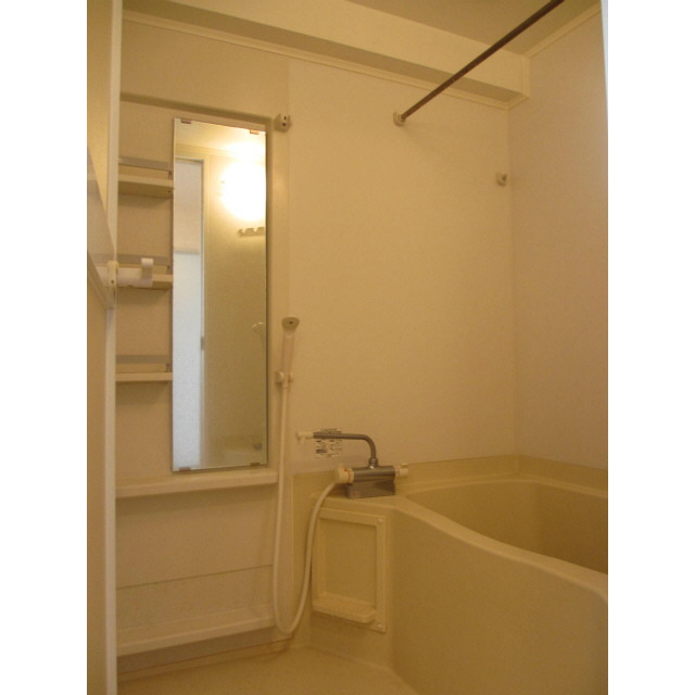 バス・シャワールーム　浴室乾燥機つき♪