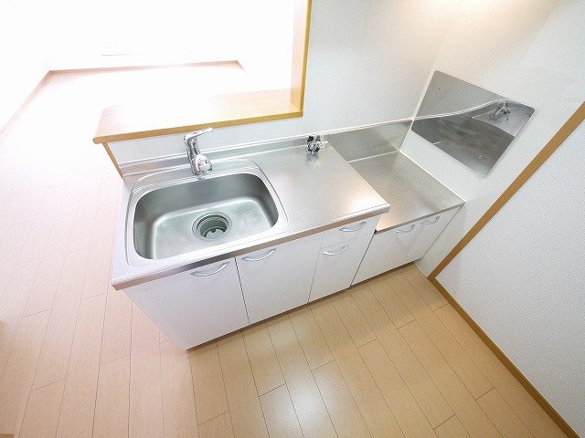 キッチン　コンパクトなキッチンでお掃除もラクラク